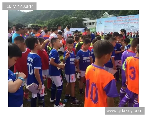 摸足球鸡的奇妙冒险与成长之旅探索足球与鸡的完美结合